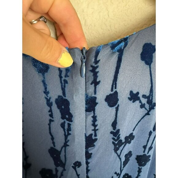 Taylor Women's Midi Dress Blue Velvet Floral Size 14W Short Sleeves New V Neck - Picture 10 of 13